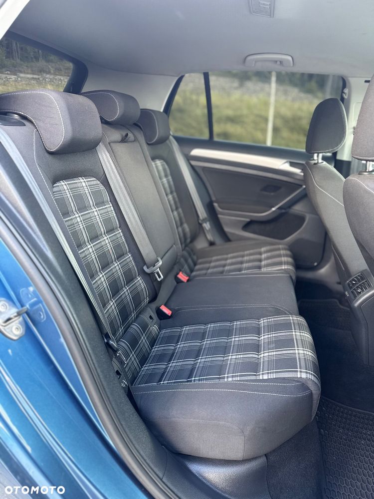 Volkswagen Golf - 18