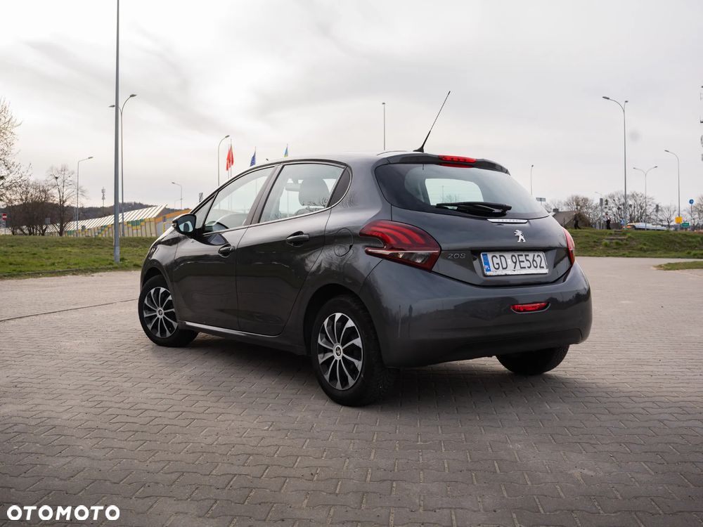 Peugeot 208 - 6