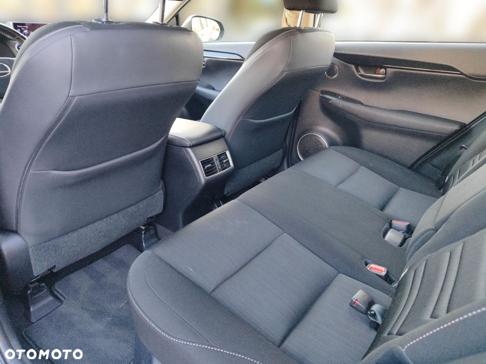 Lexus NX 300h Business Edition AWD - 15