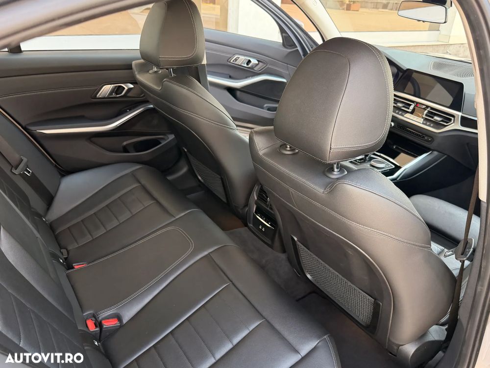 BMW Seria 3 330e Aut. Sport Line - 16