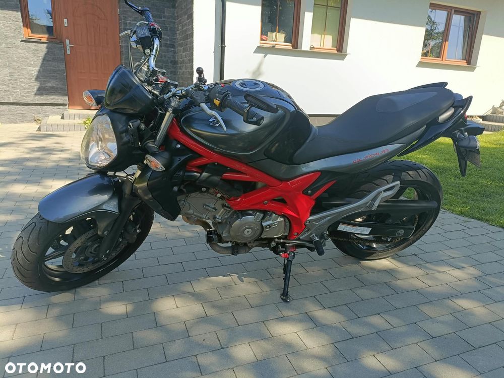 Suzuki Gladius - 7