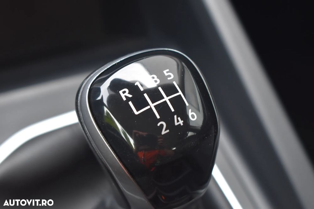 Volkswagen Golf 2.0 TDI Life - 29