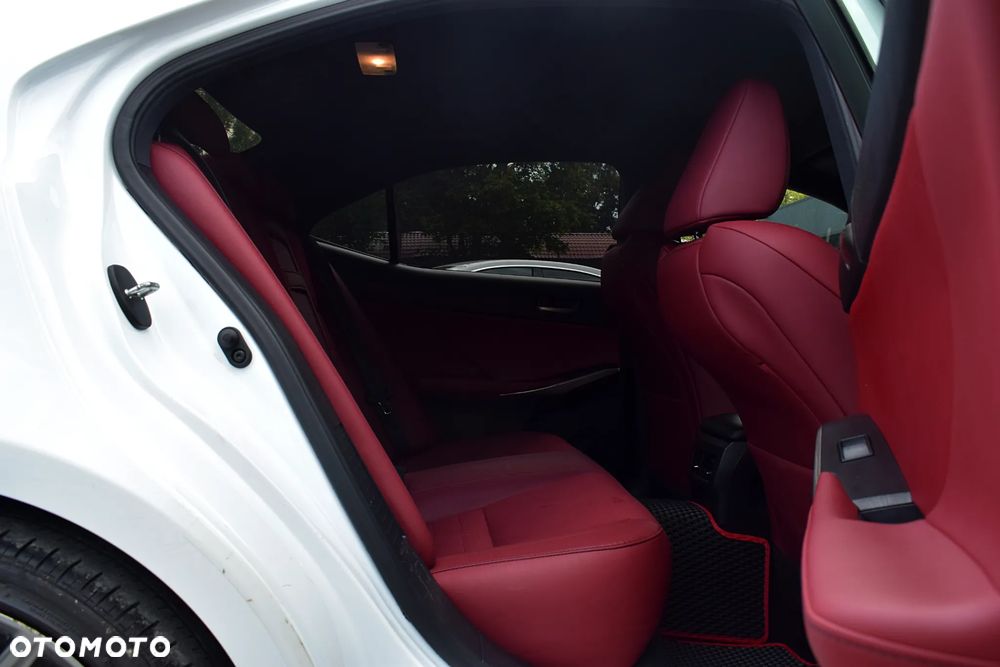 Lexus IS 300h F Sport Edition - 7