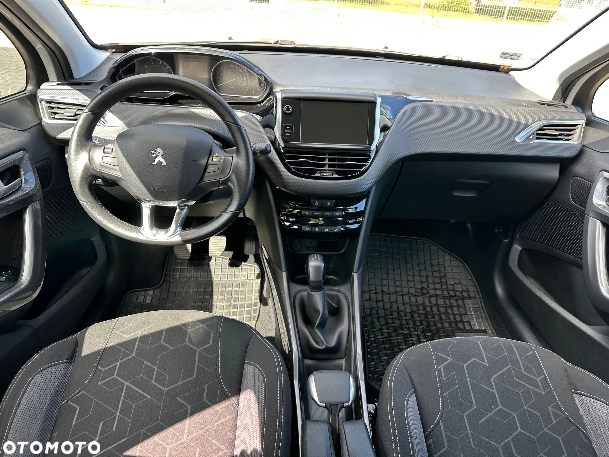 Peugeot 2008 - 12