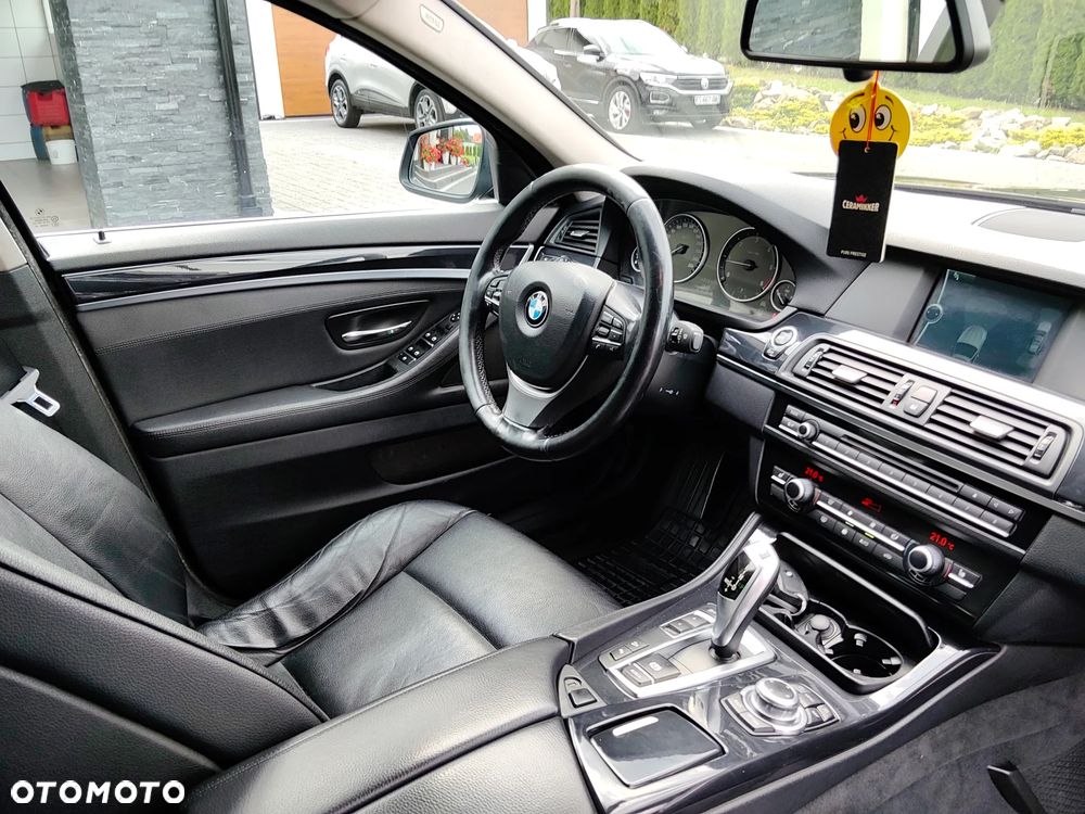 BMW Seria 5 525d xDrive Sport-Aut - 9