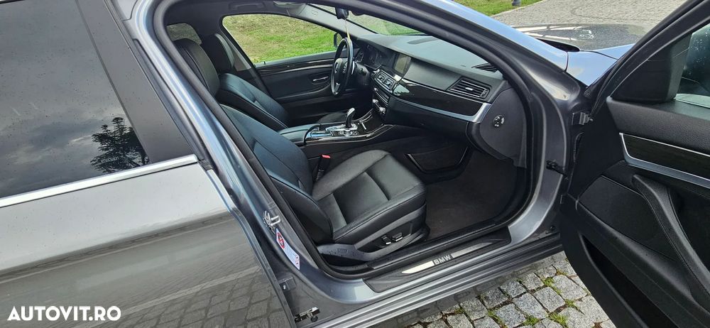 BMW Seria 5 525d xDrive AT - 13