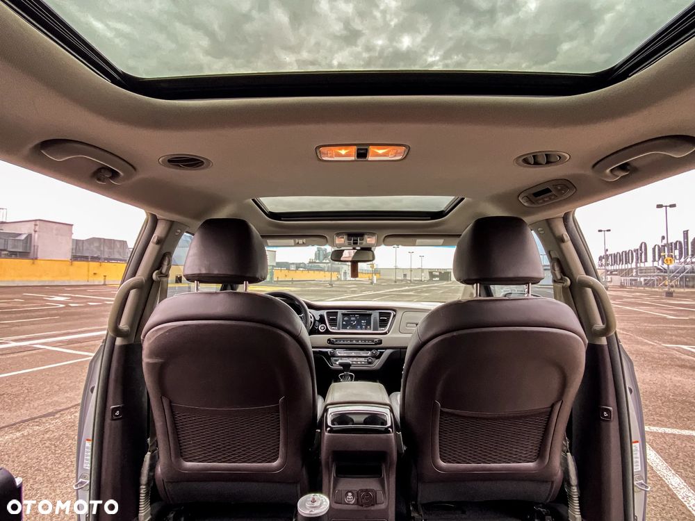 Kia Carnival - 29