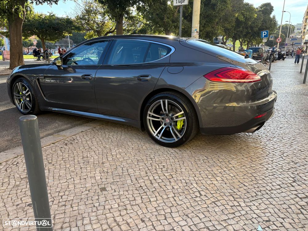 Porsche Panamera - 4