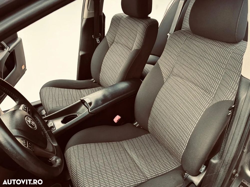 Toyota Avensis 1.6 Executiv - 6