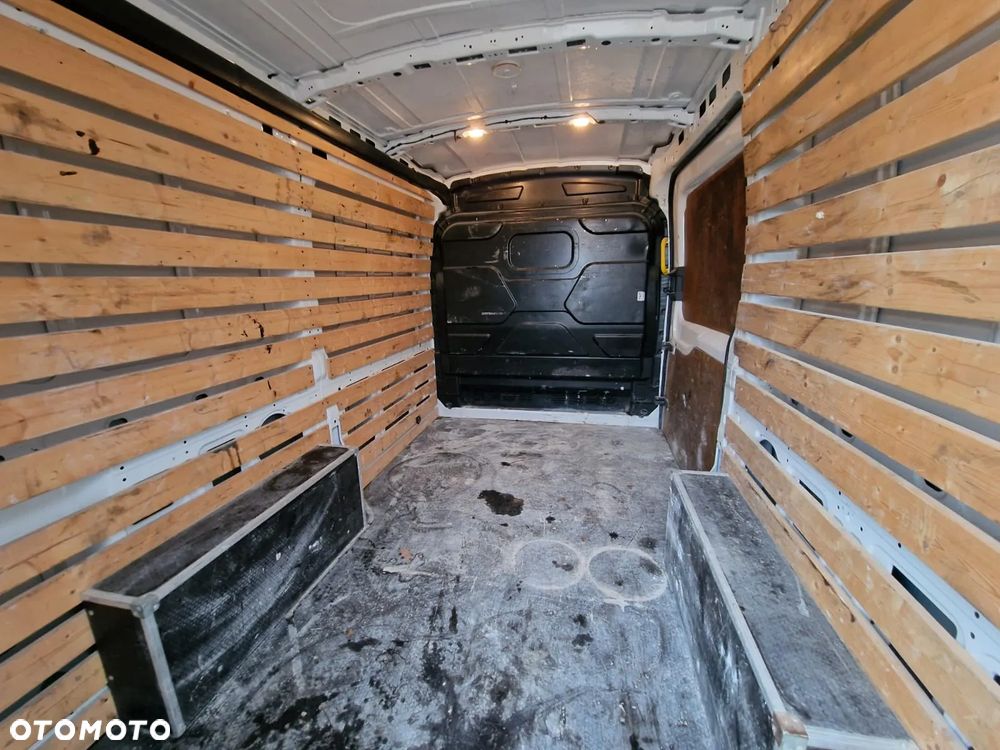Ford Transit - 11