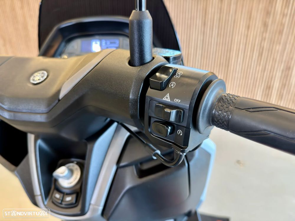 Yamaha NMAX Tech Max - 10