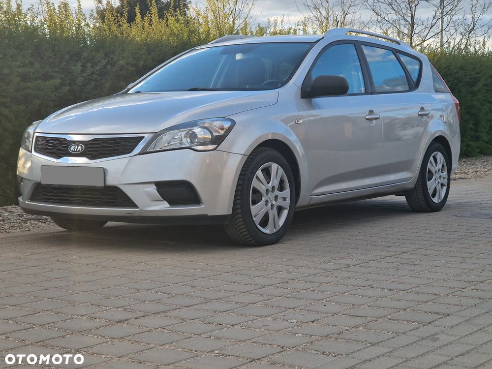 Kia Ceed - 11