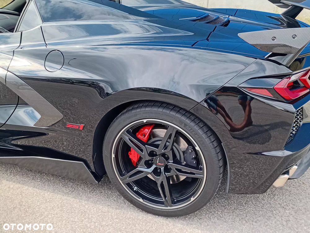 Chevrolet Corvette - 24