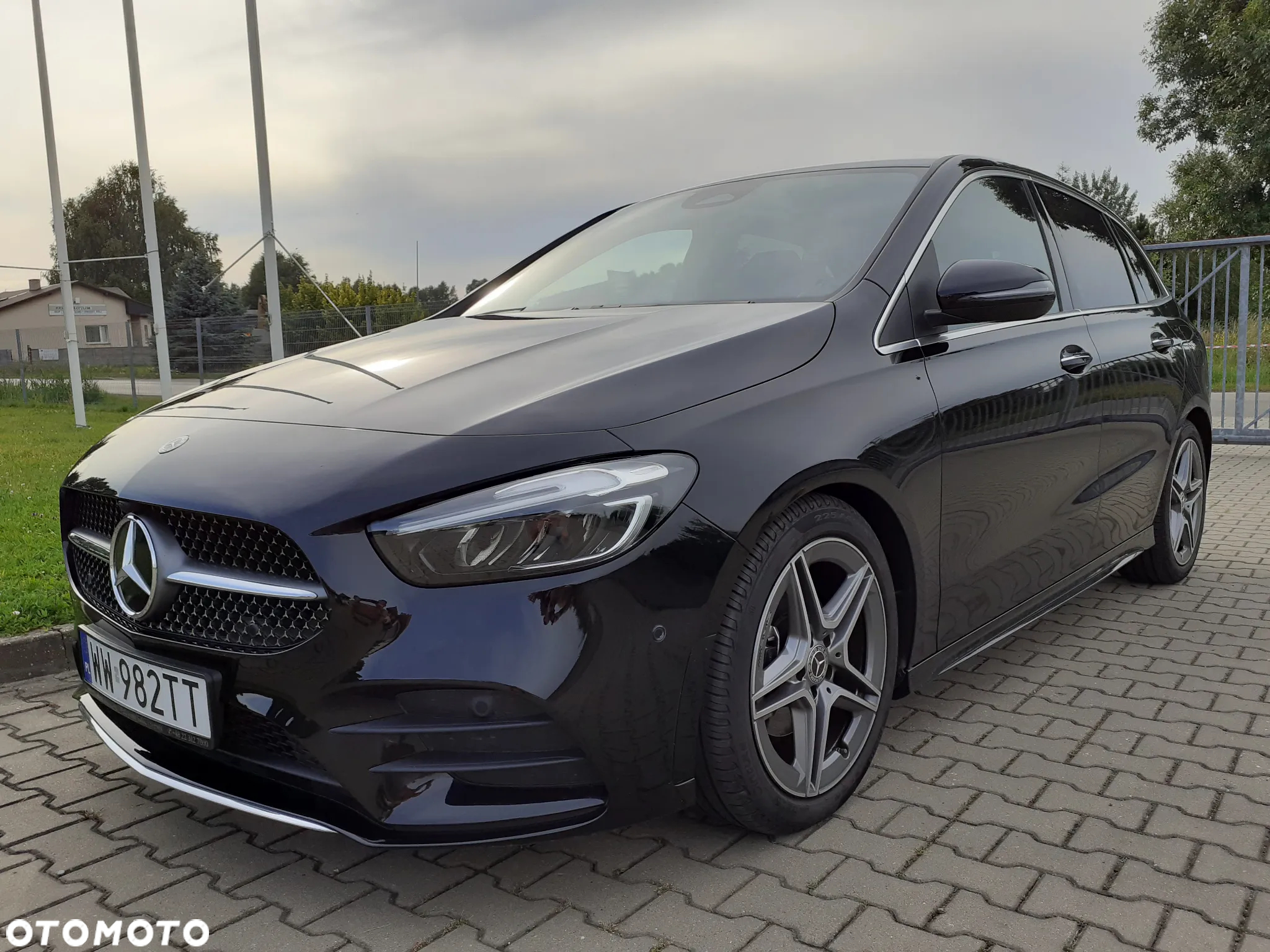 Mercedes-Benz Klasa B 200 d AMG Line 8G-DCT - 2