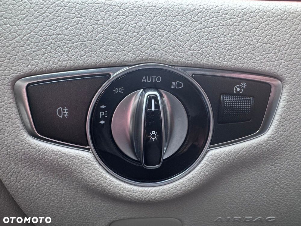 Mercedes-Benz Klasa E 300 de Exclusive - 29