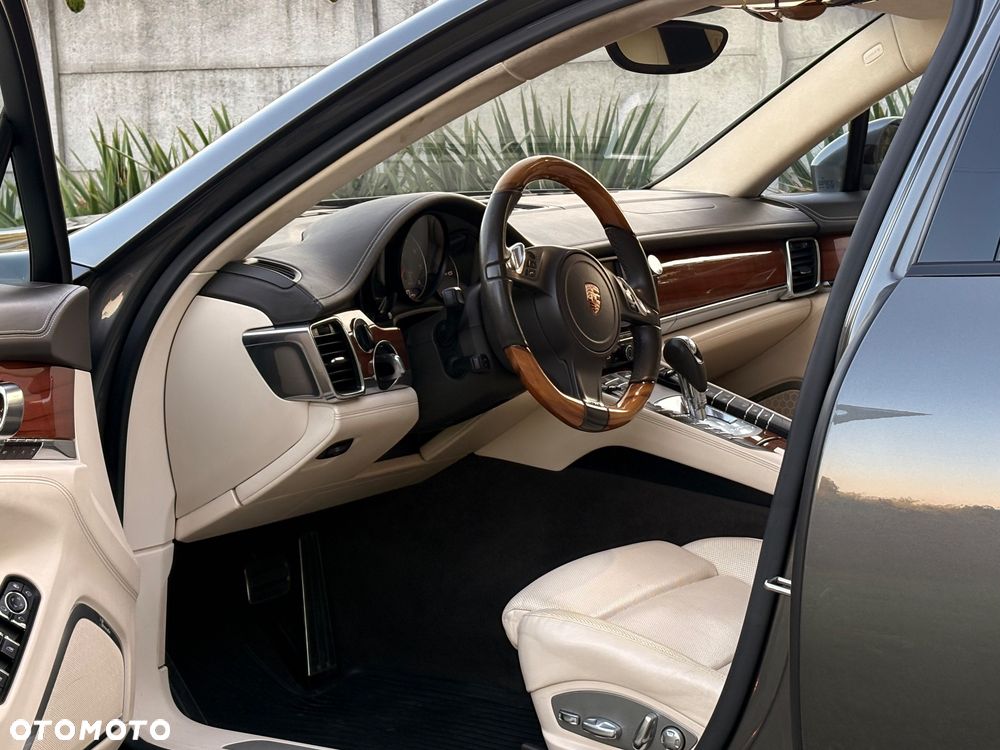 Porsche Panamera 4S Executive - 19