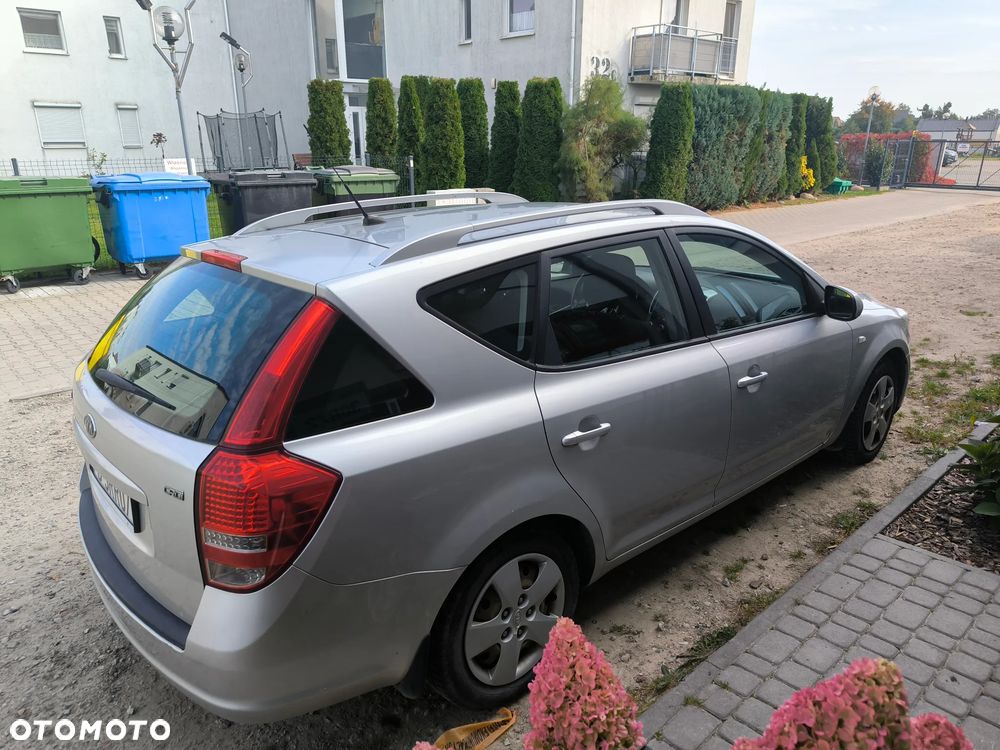 Kia Ceed 2010 photo 5