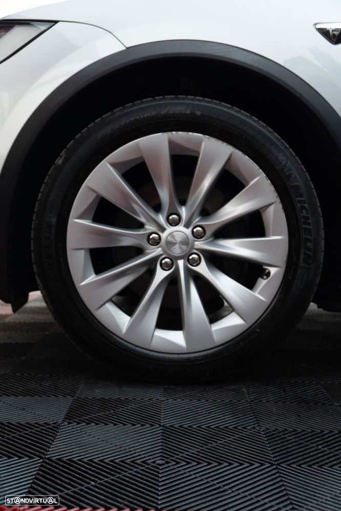 Tesla Model X 75D AWD - 28
