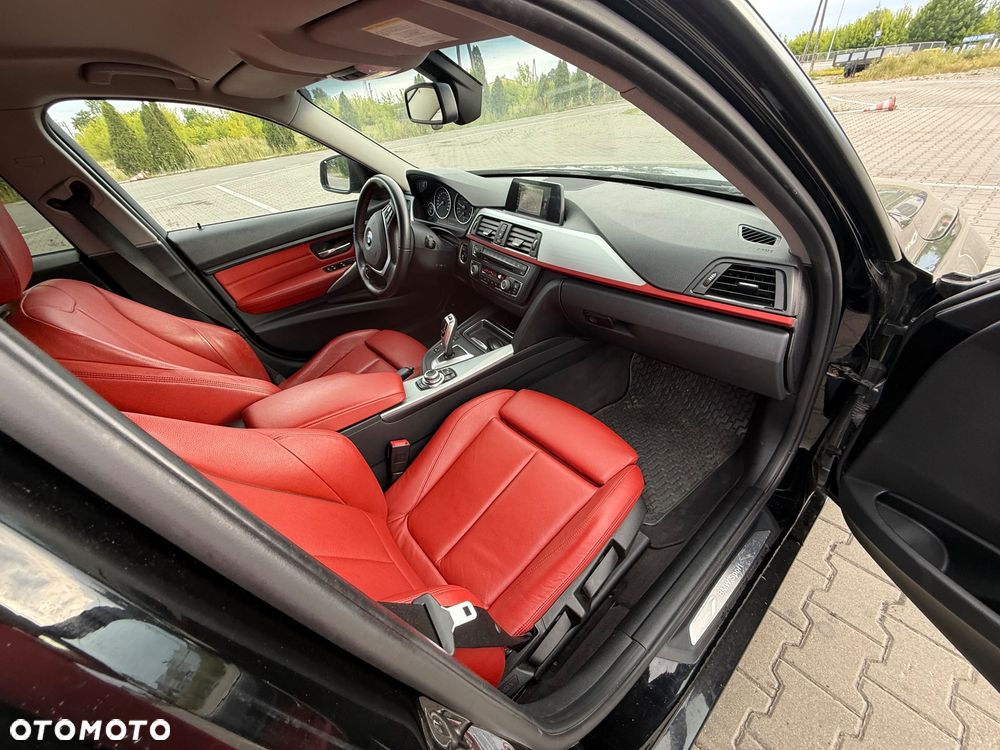 BMW Seria 3 320d Touring Blue Performance Sport Line - 13