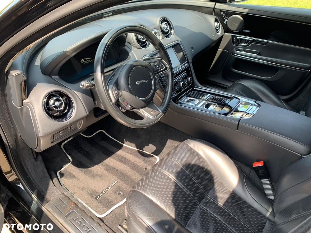Jaguar XJ 3.0 D V6 Premium Luxury - 4