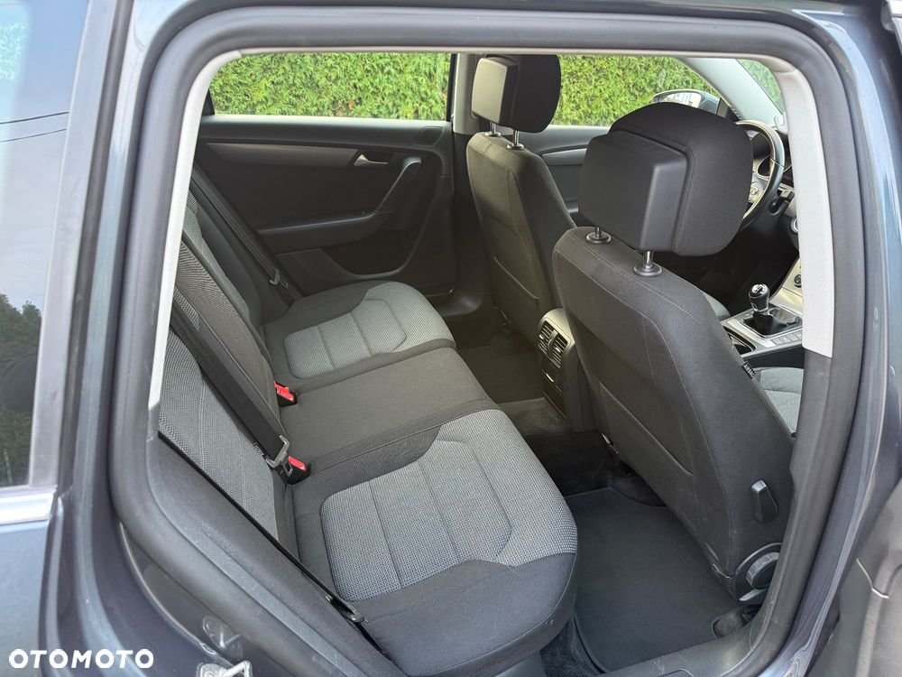 Volkswagen Passat 2.0 TDI DPF Highline - 12