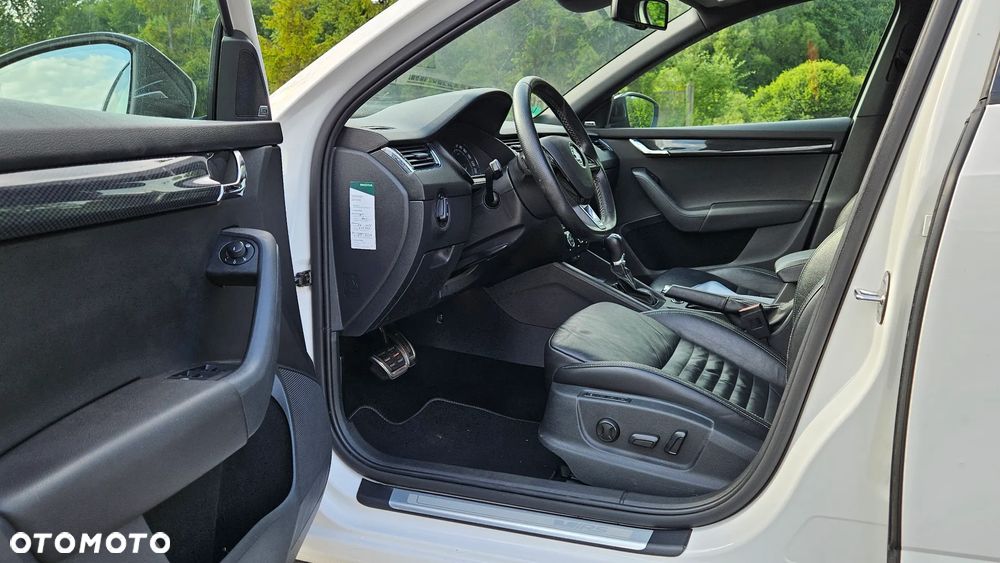 Skoda Octavia Combi 2.0 TDI DSG RS - 18