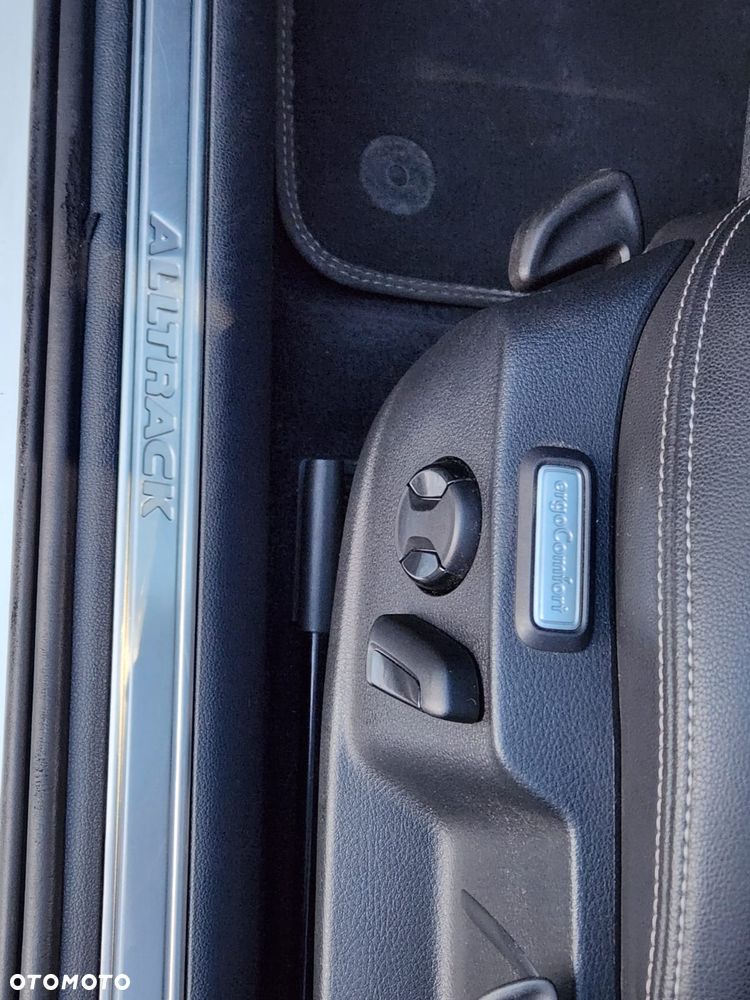 Volkswagen Passat 2.0 TDI SCR DSG 4Motion Business - 17