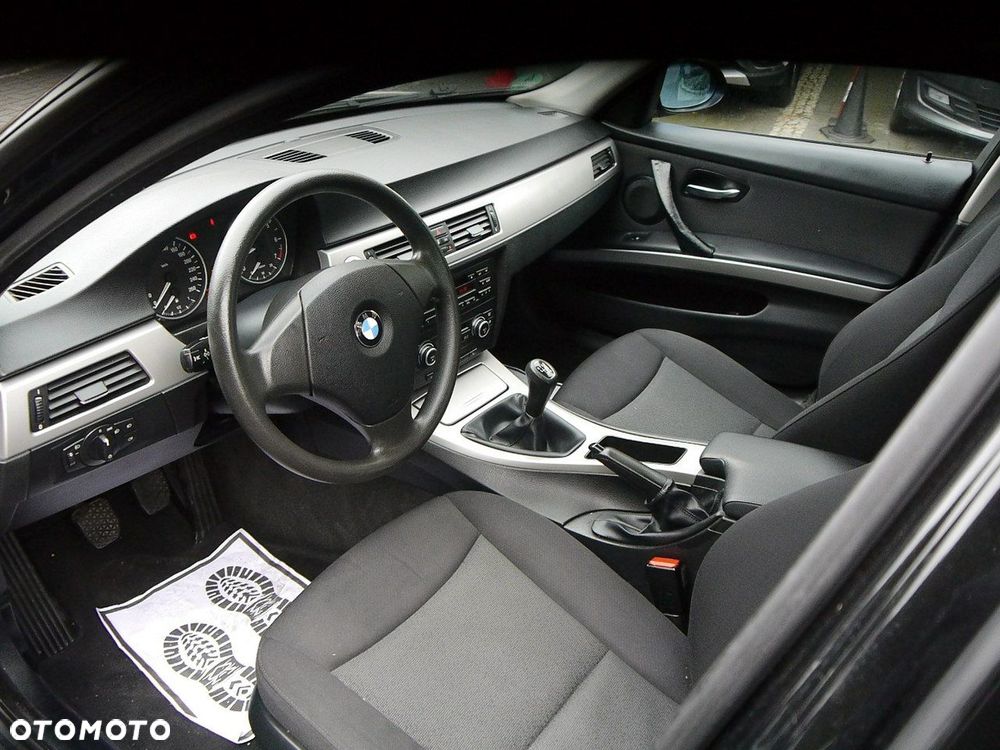 BMW Seria 3 320i - 22