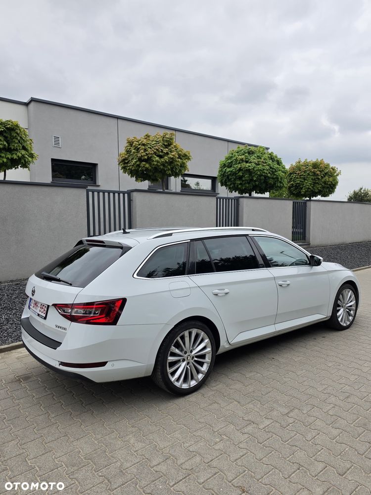 Skoda Superb 2.0 TDI Sportline - 9