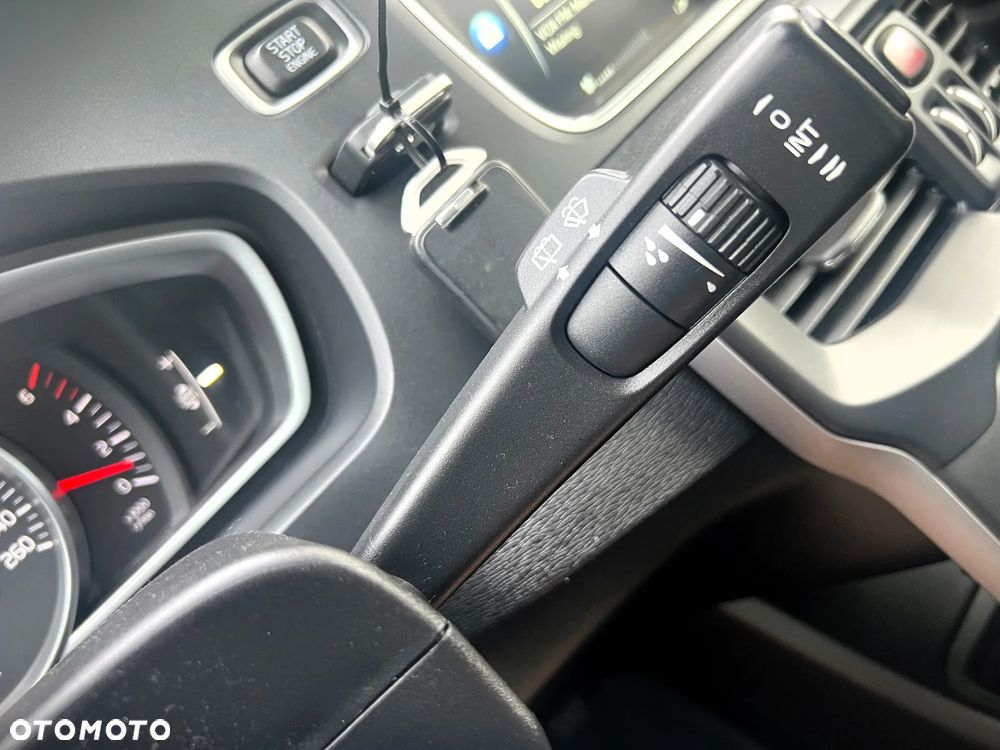 Volvo V40 D2 - 22