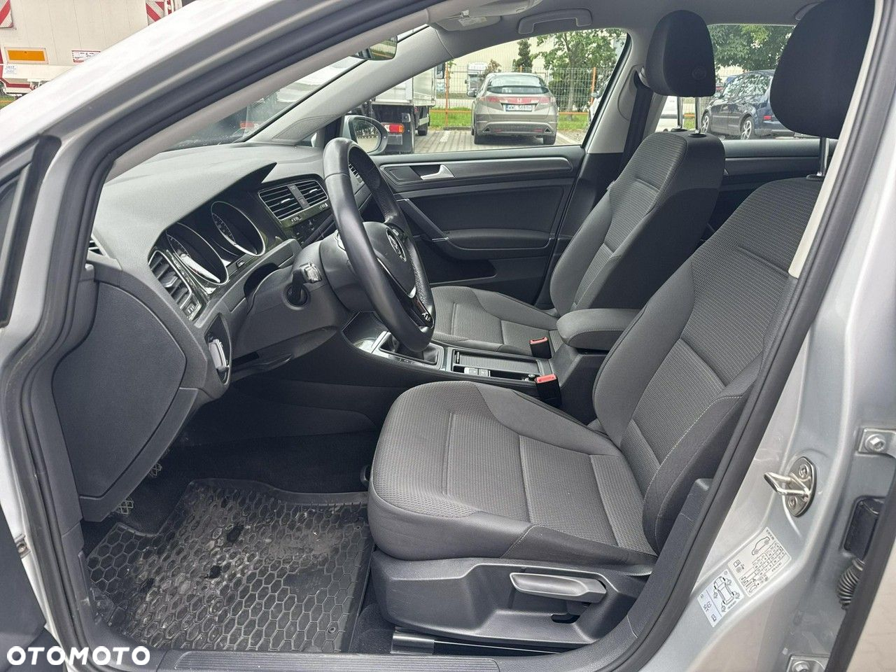 Volkswagen Golf - 11