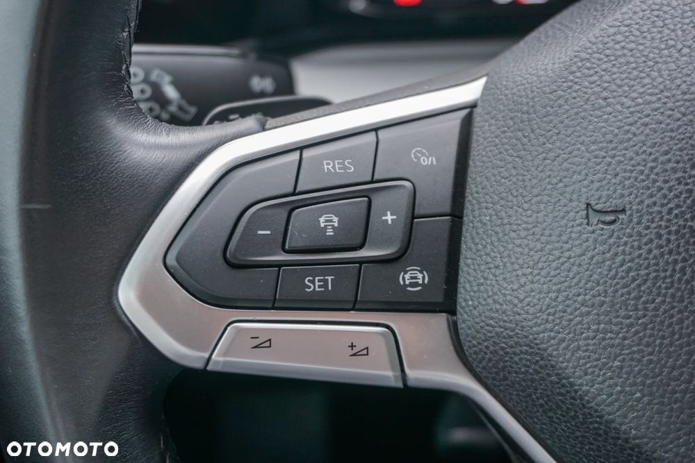 Volkswagen Golf VIII 1.5 eTSI EVO Life DSG - 23