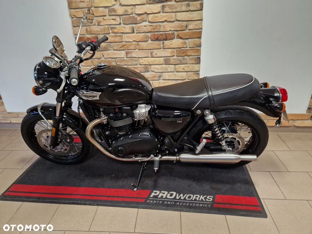 Triumph Bonneville - 9