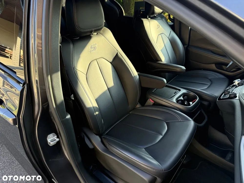 Chrysler Pacifica - 29