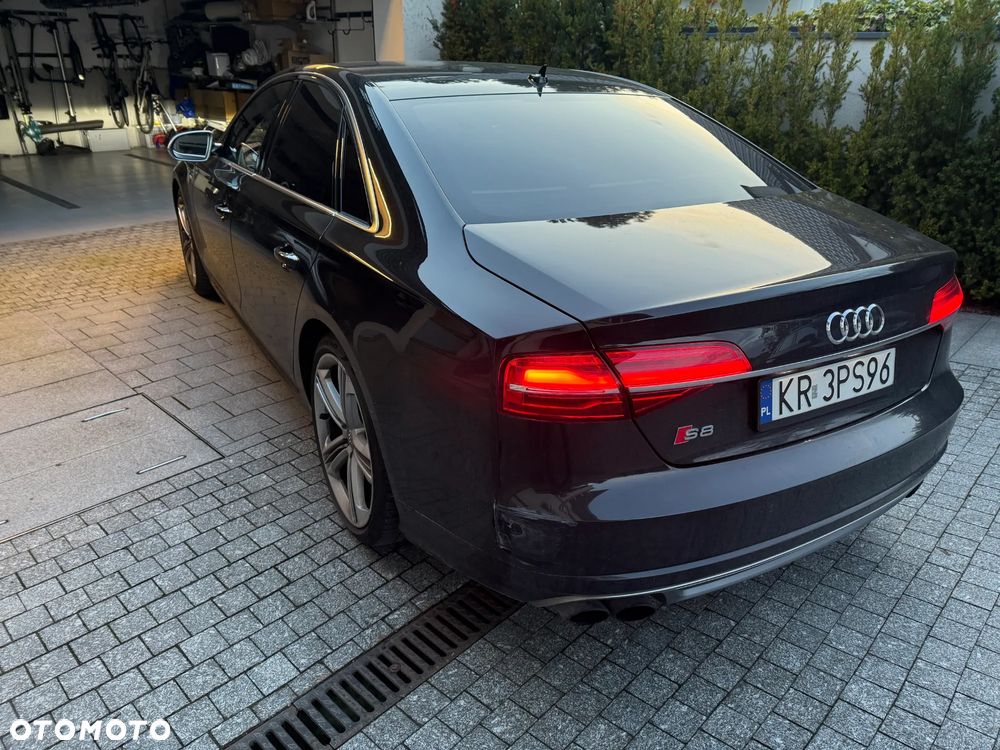 Audi S8 - 4
