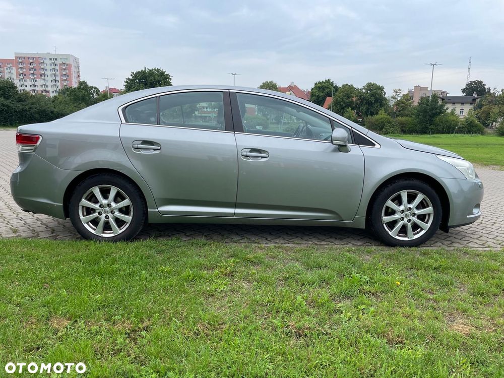 Toyota Avensis 1.8 Premium - 8