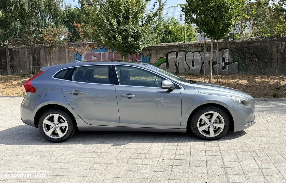 Volvo V40 D2 Momentum - 4