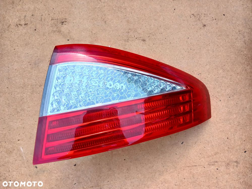 FORD MONDEO MK4 HB LAMPA PRAWY Tył karoseryjna Tylna PRAWA wkład 7S7113404A - 1