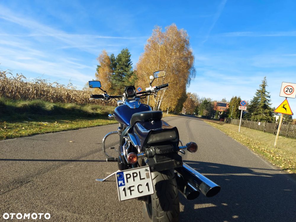 Suzuki Intruder - 13