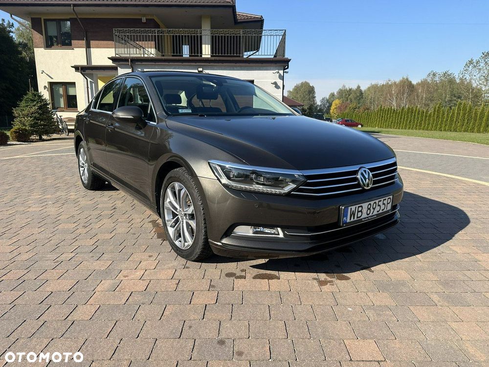 Volkswagen Passat - 1