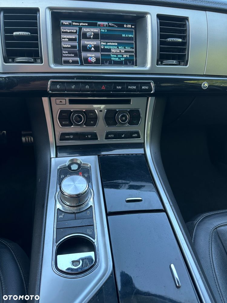 Jaguar XF 2.2 D - 26