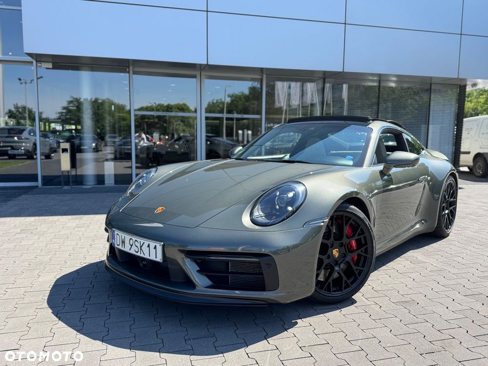 Porsche 911 Carrera 4 GTS - 1