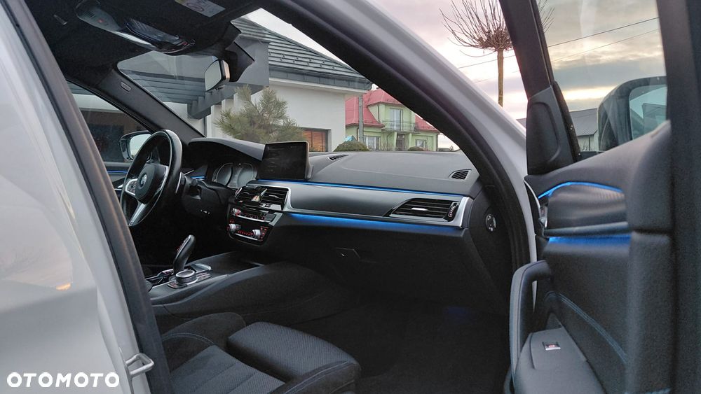 BMW Seria 5 518d Sport Line - 32