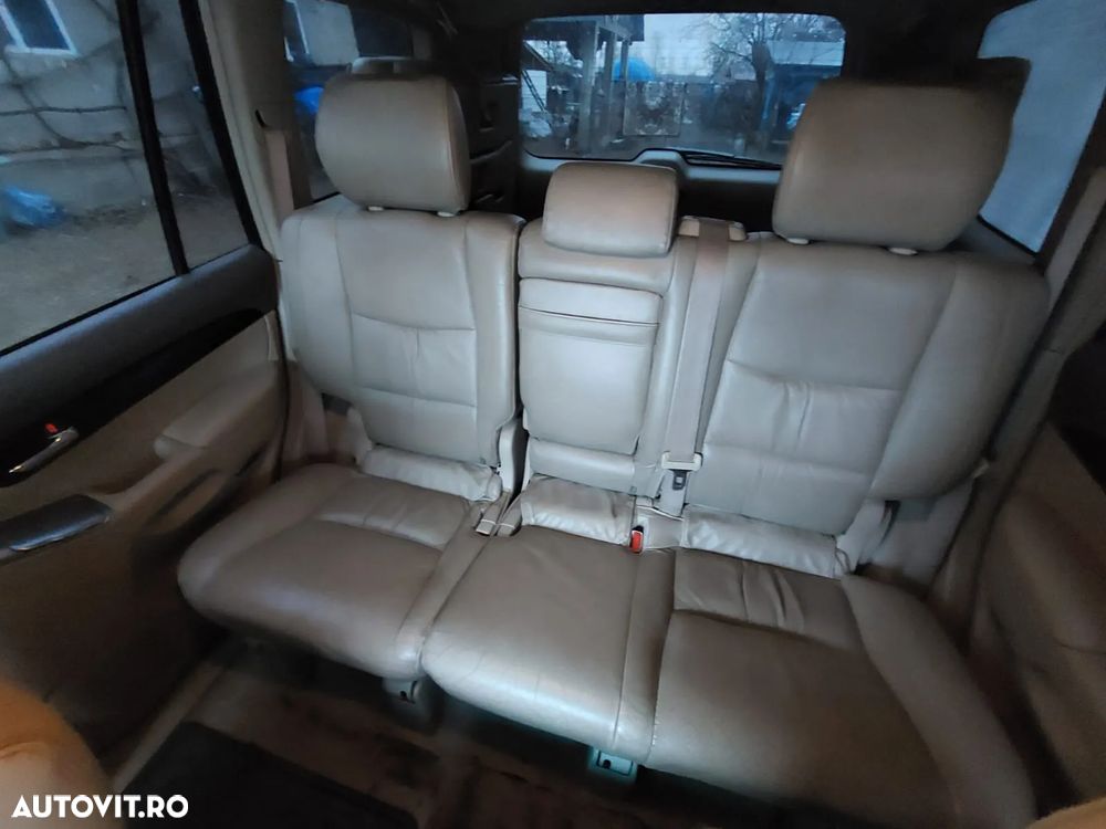 Toyota Land Cruiser - 4