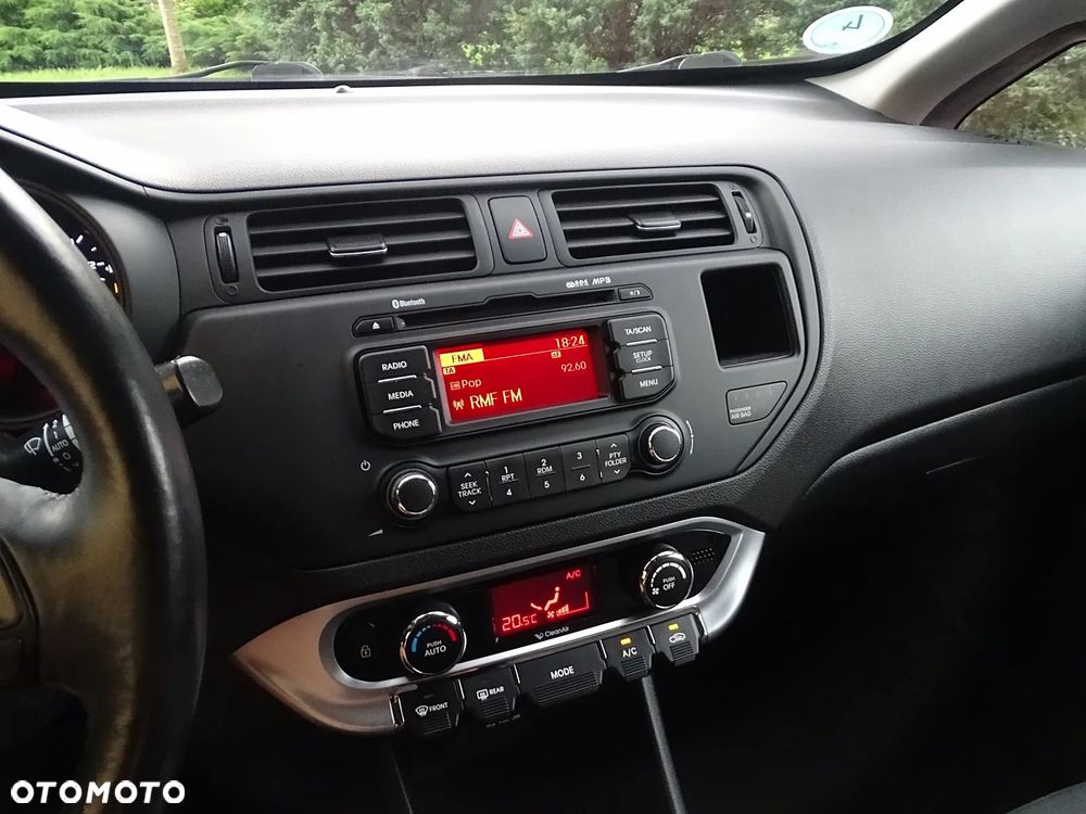 Kia Rio 1.2 Dream Team Edition - 34