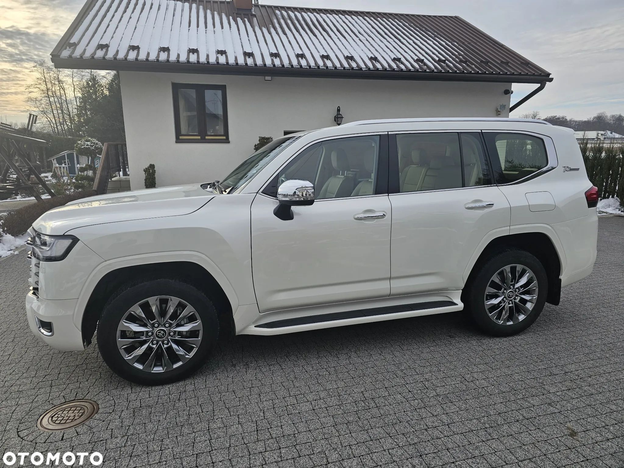 Toyota Land Cruiser - 1
