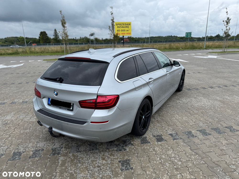 BMW Seria 5 525d Sport-Aut Luxury Line - 7