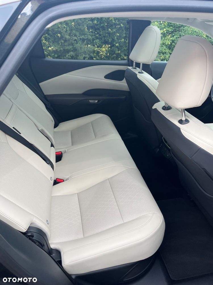 Lexus RX - 8