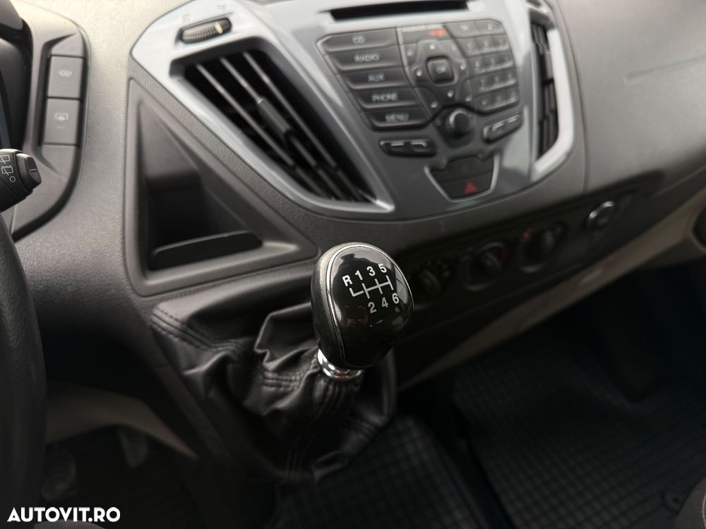 Ford Tourneo Custom - 30