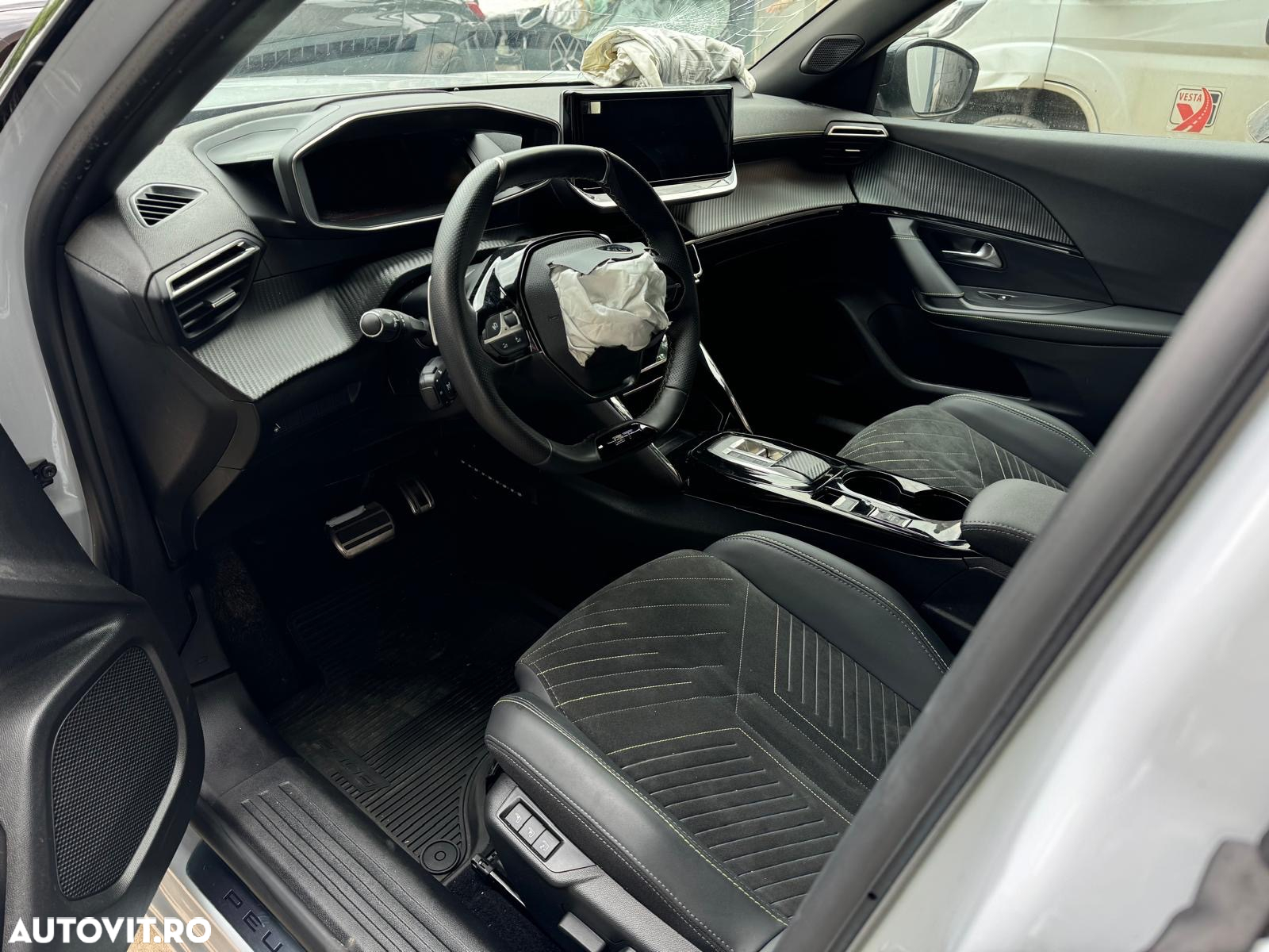 Peugeot 2008 1.2L 136 e-DCS6 MHEV GT - 7
